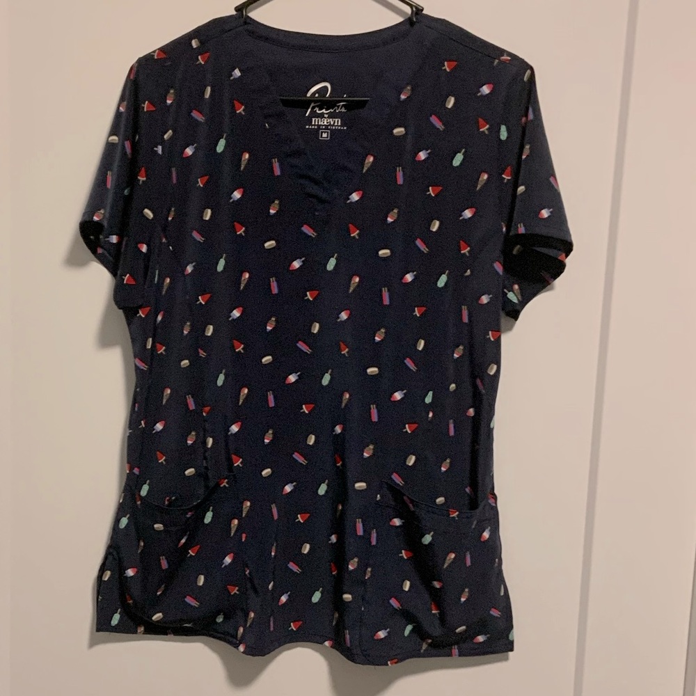 Ice cream print scrub top size M